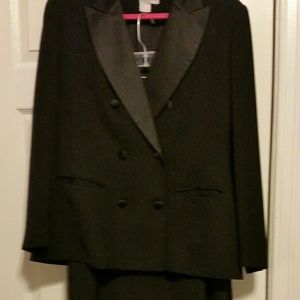 Women's sz 16 Tuxedo Jacket and skirt